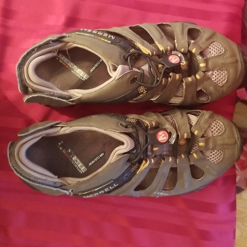 GUC Merrell sandles size 9.5